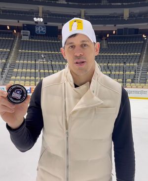 Image post by @nocontextclubhockey on Instagram