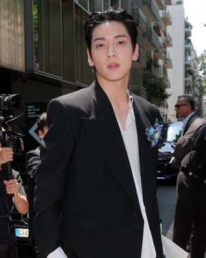 Image post by @ellemenhk on Instagram