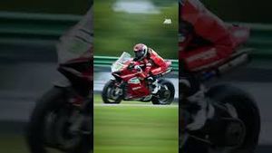 Video post by @motoamerica on YouTube