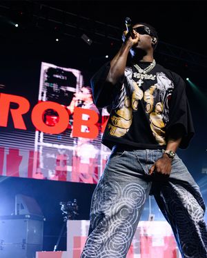 Image post by @itsellabhall on Instagram