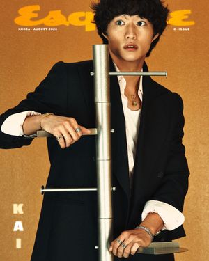 Image post by @esquire.korea on Instagram