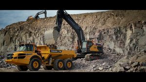 Video post by @volvocena on Facebook