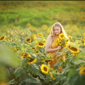 Image post by @seniorsbyphotojeania on Instagram