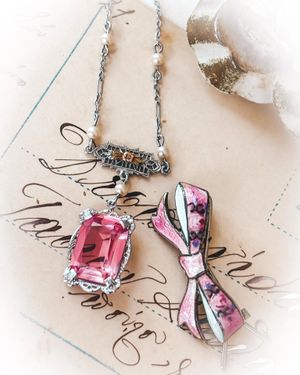 Image post by @maejeanvintage on Instagram