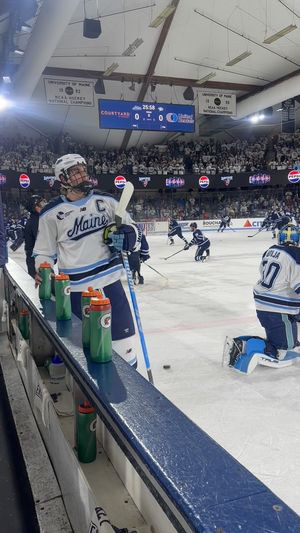 Video post by @everythingcollegehockey on Facebook