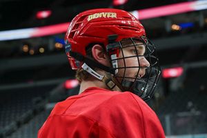 Image post by @du_hockey on Instagram