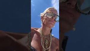 Video post by @shop.with.caroline on YouTube