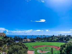 Image post by @PepperdineWaves on Twitter