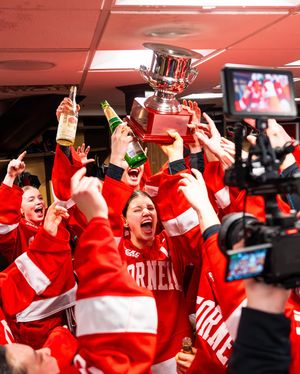 Image post by @cornellwhockey on Instagram
