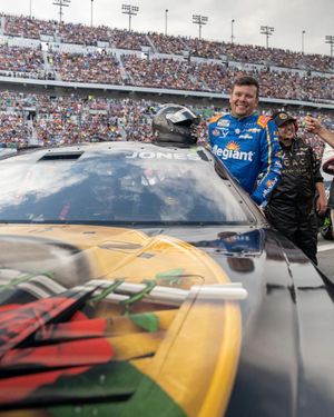 Image post by @erik_jones on Instagram