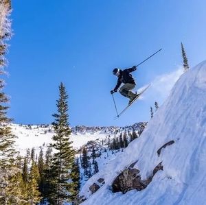 Image post by @j_skis on Instagram
