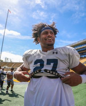 Image post by @CalFootball on Twitter