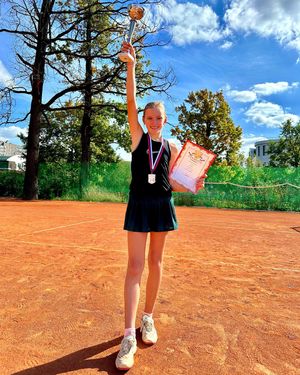 Image post by @polina_maneshina_tennis on Instagram
