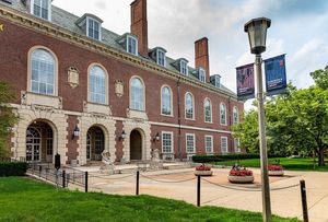 Image post by @illinois_alumni on Instagram