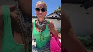Video post by @shop.with.caroline on YouTube