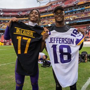 Image post by @Commanders on Twitter