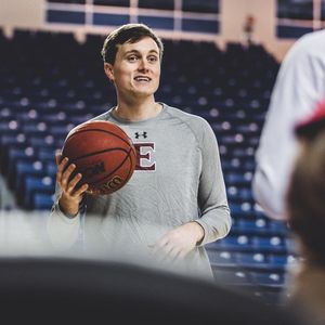 Image post by @elonmbasketball on Instagram