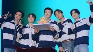 Video post by @weareoneexo on YouTube