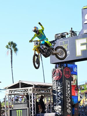 Image post by @supermotocross on Instagram