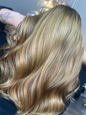 Image post by @enjoyhairstyling.aalen on Instagram