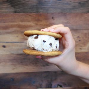 Image post by @insomniacookies on Instagram