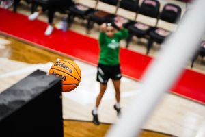 Image post by @UNDwbasketball on Twitter