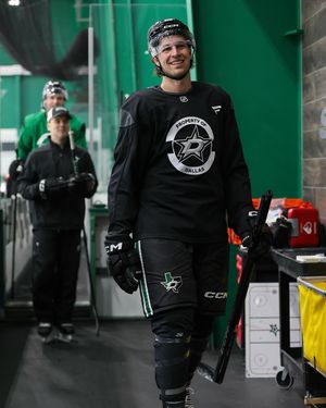 Image post by @txstarshockey on Instagram
