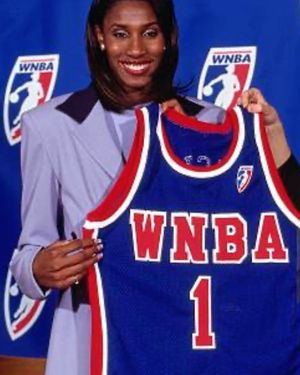 Image post by @lisaleslie on Instagram
