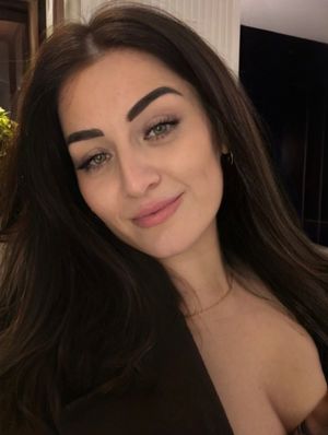 Image post by @zarinamunavarzadeh_official on Instagram