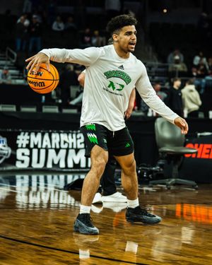 Image post by @UNDmbasketball on Twitter