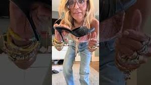 Video post by @shop.with.caroline on YouTube
