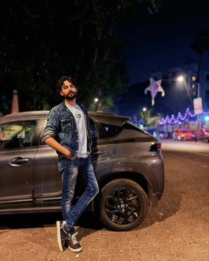 Image post by @ibhishamsoni on Instagram