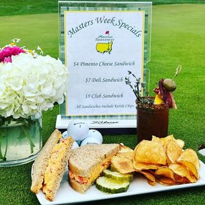 Image post by @uoflgolfclub on Facebook