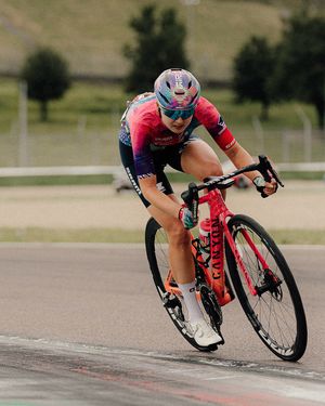 Image post by @wmncycling on Instagram