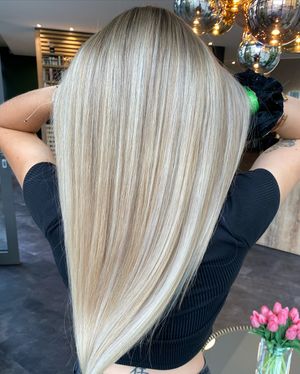 Image post by @enjoyhairstyling.aalen on Instagram