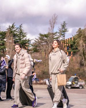 Image post by @UW_WBB on Twitter