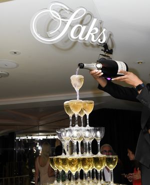 Image post by @lavenueatsaks on Instagram