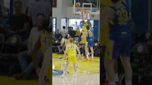 Video post by @santacruzbasketball on YouTube