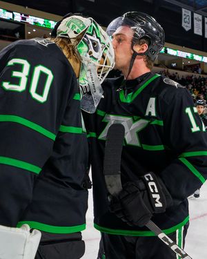 Image post by @txstarshockey on Instagram