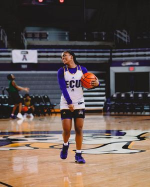 Image post by @ecuwbb on Instagram