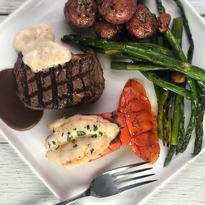 Image post by @stewleonards on Instagram