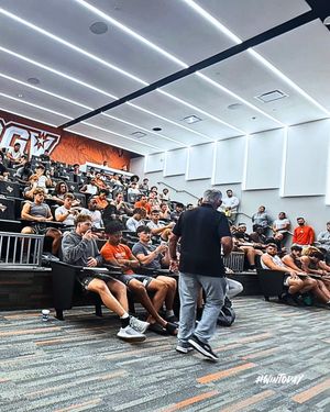 Image post by @utrgvfootball on Instagram