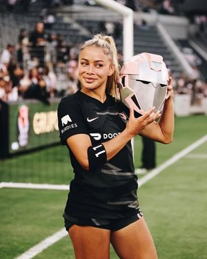 Image post by @nwsl on Instagram