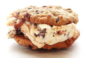 Image post by @insomniacookies on Instagram