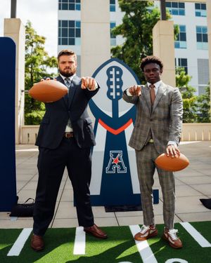 Image post by @USFFootball on Twitter