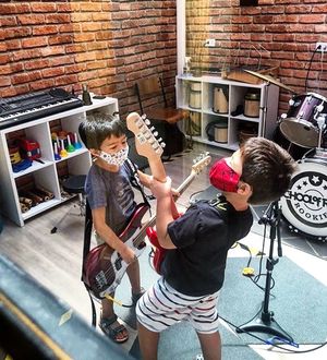 Image post by @schoolofrock on Instagram
