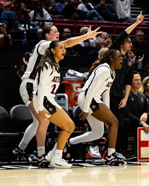 Image post by @aztecwbb on Instagram
