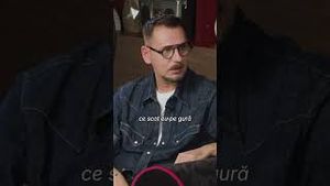 Video post by @lauracomanl on YouTube