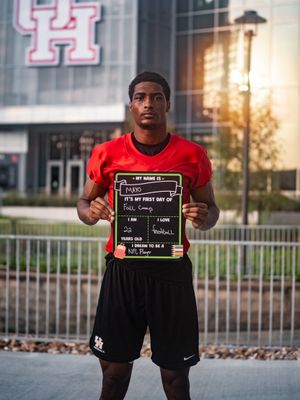 Image post by @uhcougarfb on Instagram