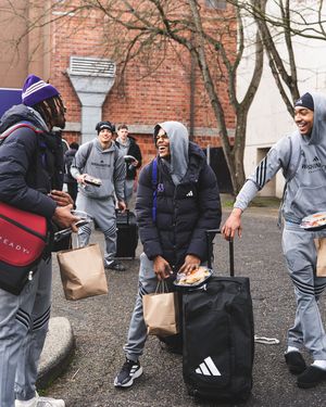 Image post by @uw_mbb on Instagram